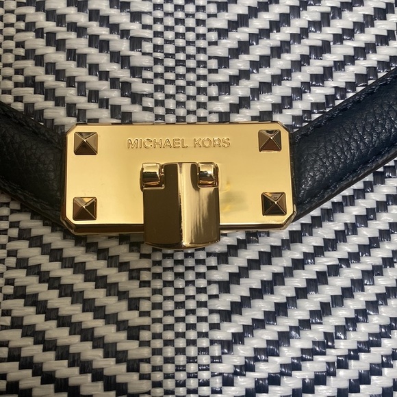 EUC Michael Kors Blue Navy and White Kinsley XS satchel. - Picture 3 of 17